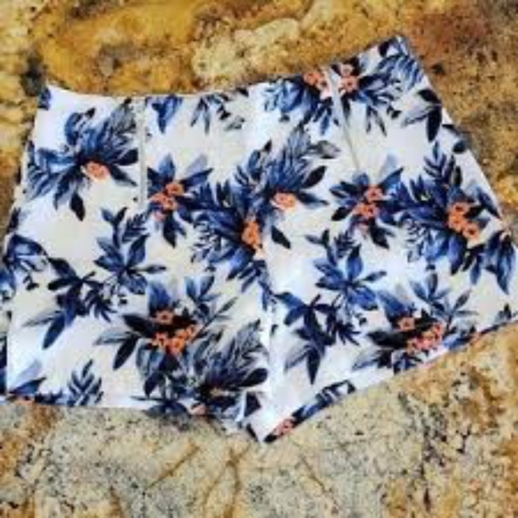 SOPHIE RUE TROPICAL SHORTS - Picture 3 of 3